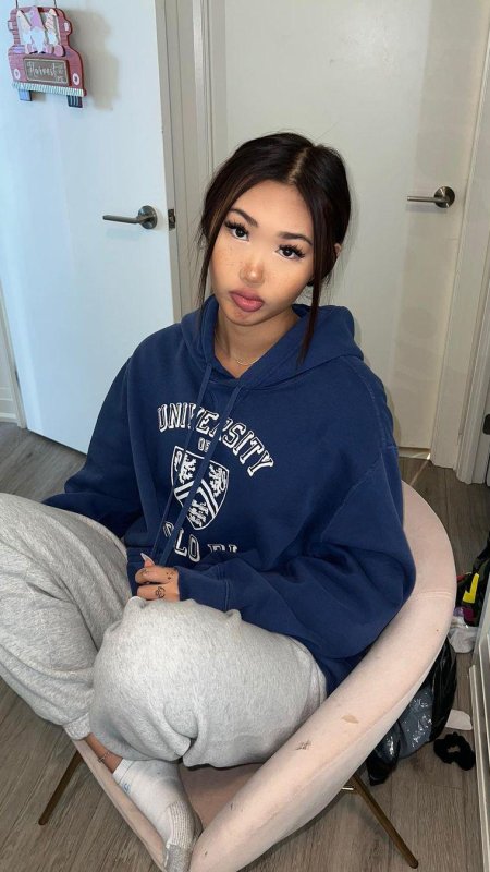 Am I cute in my hoodie?