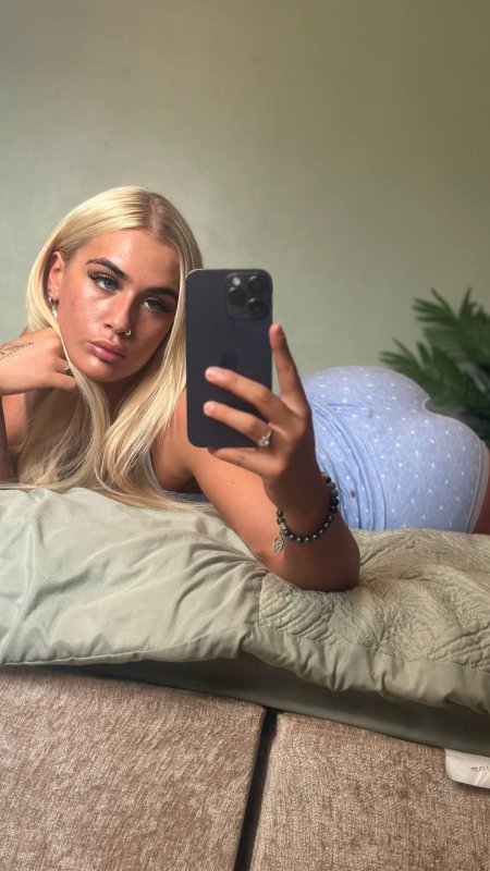 Am I hot just by being my simple self? F19