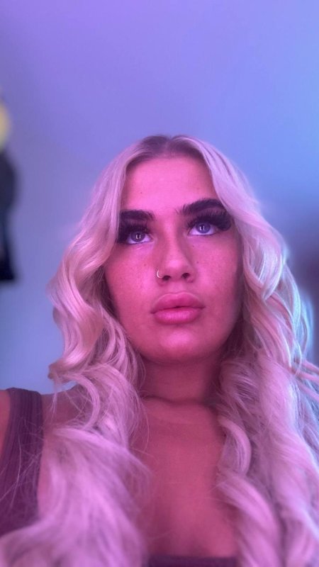 Am I hot or not? Be honest F19