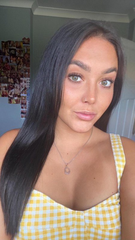 Am I hot? What do you think of my face? F21