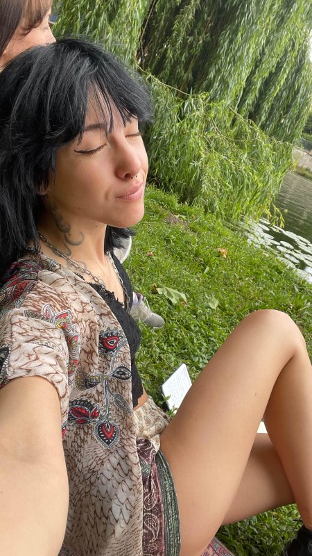 i need a rub with cream on my legs