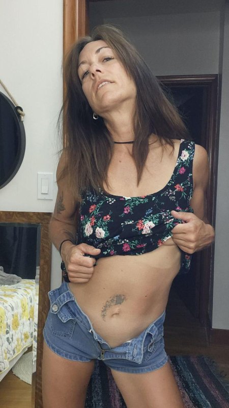 Is mama looks hot in here?