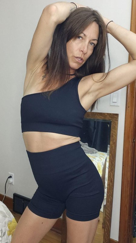 Mama likes this side croptop